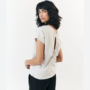 Livom Dolman Back Keyhole T-Shirt size small in light gray